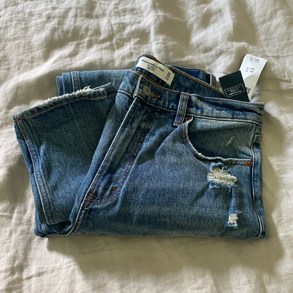 Abercrombie straight cut jeans. NWT. Very high rise, tiny bit of stretch. Size30